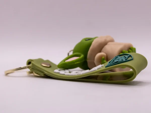 Adorable Porte-clés Bébé Yoda : Un Compagnon Star Wars pour Vos Clés