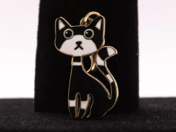 Adorable Porte-clés Chat Noir et Blanc en Métal - Bijou de Sac
