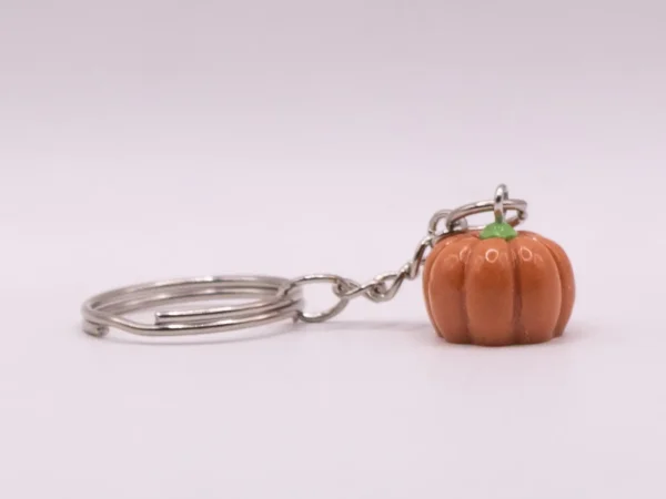 Adorable Porte-clés Citrouille Orange en Plastique - Accessoire Mignon