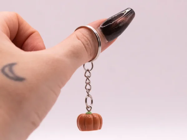 Adorable Porte-clés Citrouille Orange en Plastique - Accessoire Mignon