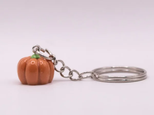 Adorable Porte-clés Citrouille Orange en Plastique - Accessoire Mignon