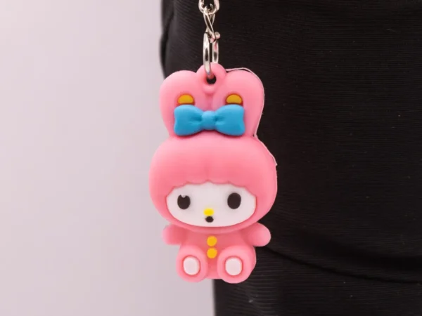 Adorable porte-clés Hello Kitty en costume de lapin rose
