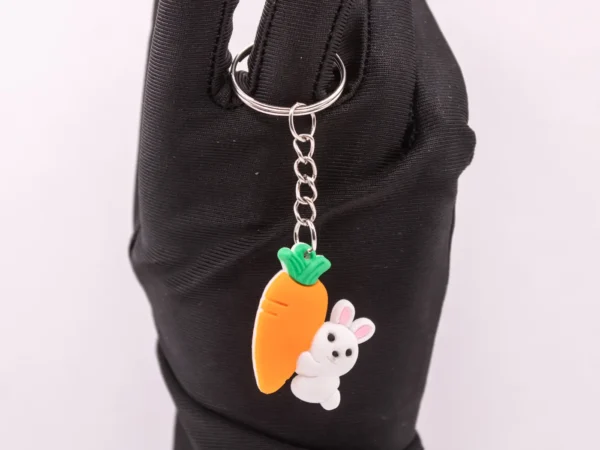 Adorable Porte-clés Lapin Blanc avec Carotte en Plastique