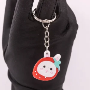Adorable Porte-clés Lapin Fraise en Plastique Blanc