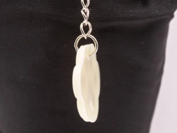 Adorable Porte-clés Patte de Chat en Plastique Beige - Empreinte Féline