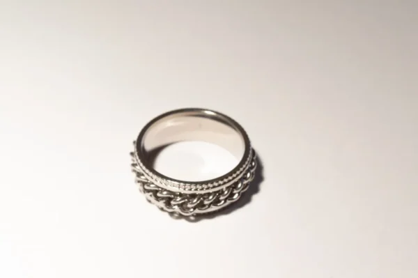 Bague Anti-Stress Argentée en Acier Inoxydable - Anneau Tournant Discret et Élégant