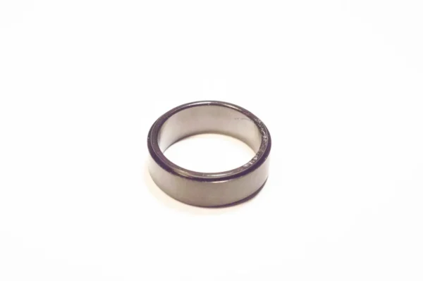 Bague Anti-Stress Tournante Noire en Acier Inoxydable - Design Élégant et Discret