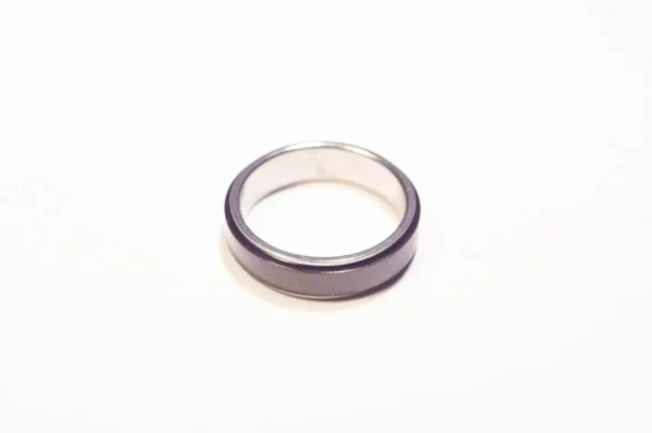 Bague Anti-Stress Tournante Noire en Acier Inoxydable - Design Minimaliste et Élégant