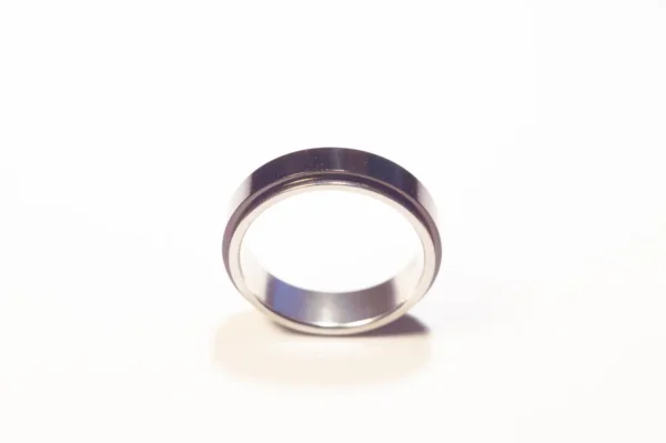 Bague Anti-Stress Tournante Noire en Acier Inoxydable - Design Minimaliste et Élégant
