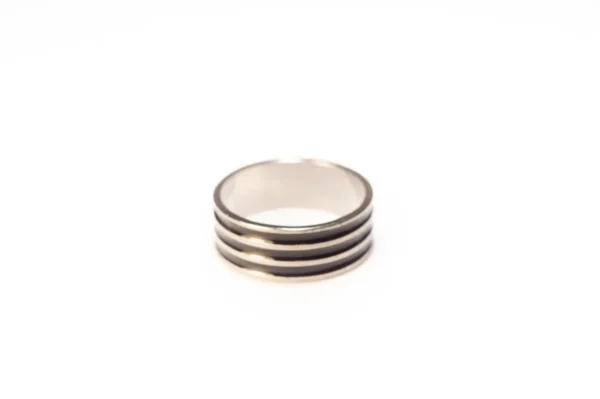Bague Argent et Noir en Acier Inoxydable - Design Moderne et Épuré
