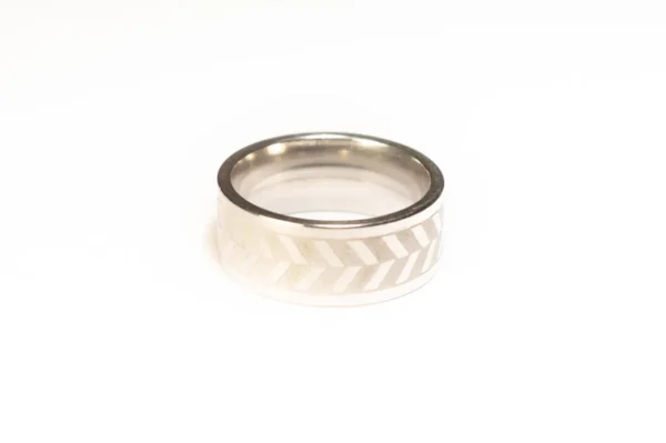Bague argentée fine en acier inoxydable - Diamètre 1,4 cm - Style minimaliste