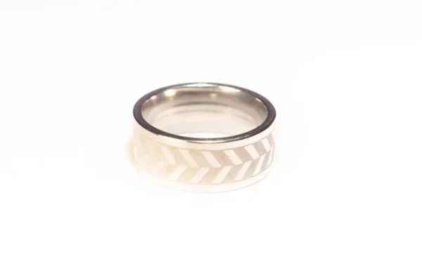 Bague argentée fine en acier inoxydable - Diamètre 1,4 cm - Style minimaliste