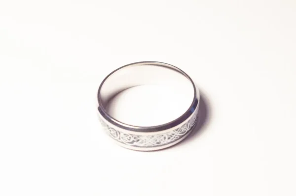 Bague Argentée Symboles Noirs - Design Moderne et Élégant en Acier Inoxydable