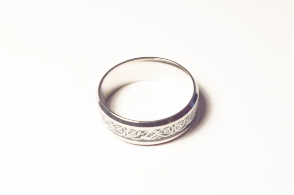 Bague Argentée Symboles Noirs - Design Moderne et Élégant en Acier Inoxydable
