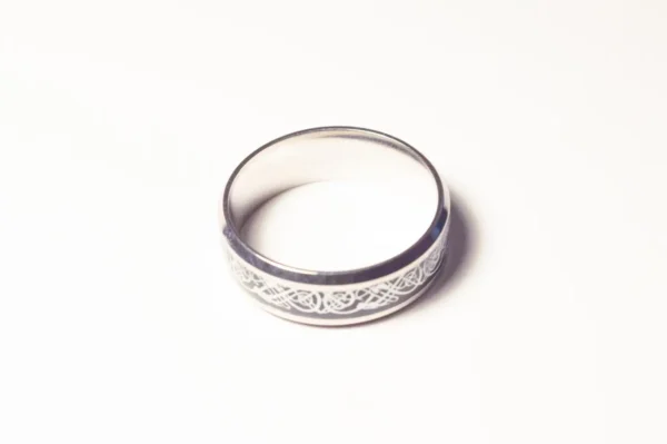 Bague Argentée Symboles Noirs - Design Moderne et Élégant en Acier Inoxydable