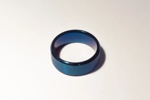 Bague Métallique Bleue Élégante en Acier Inoxydable - Diamètre 1,7 cm