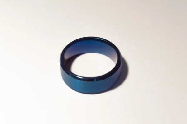 Bague Métallique Bleue Élégante en Acier Inoxydable - Diamètre 1,7 cm