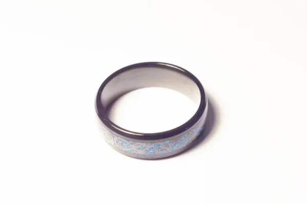 Bague Noire Acier Inoxydable Symboles Bleus - Design Moderne et Élégant