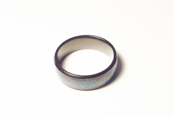 Bague Noire Acier Inoxydable Symboles Bleus - Design Moderne et Élégant