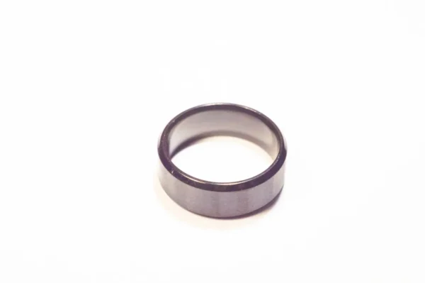 Bague Noire en Acier Inoxydable - Design Minimaliste et Moderne - Diamètre 2cm