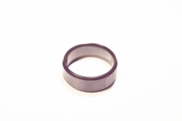 Bague Noire en Acier Inoxydable - Design Minimaliste et Moderne - Diamètre 2cm