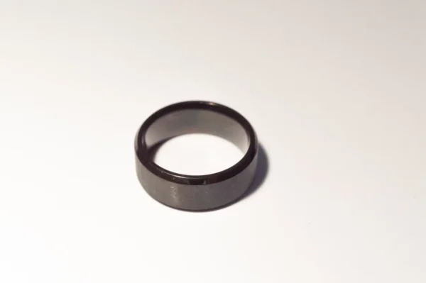 Bague Noire en Acier Inoxydable - Style Minimaliste et Moderne - Diamètre 1,7 cm