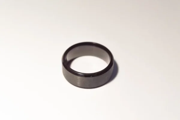 Bague Noire en Acier Inoxydable - Style Minimaliste et Moderne - Diamètre 1,7 cm