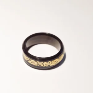 Bague Noire Symboles Dorés en Acier Inoxydable - Style Élégant et Moderne