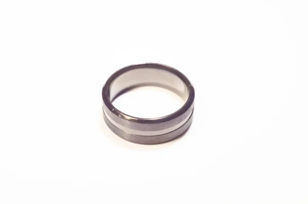 Bague Noire Trait Noir en Acier Inoxydable - Design Minimaliste et Moderne
