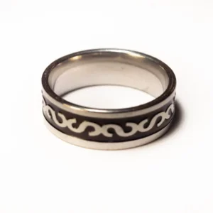 Bague Symboles Argentés et Noirs en Acier Inoxydable - Style Moderne et Épuré