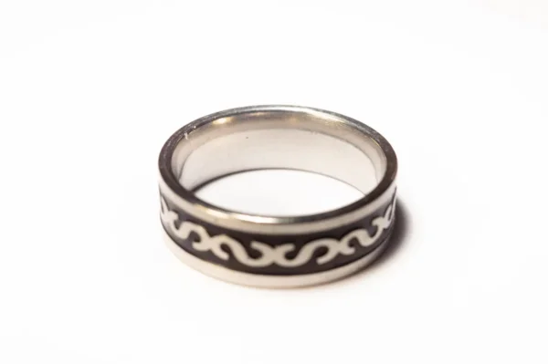 Bague Symboles Argentés et Noirs en Acier Inoxydable - Style Moderne et Épuré