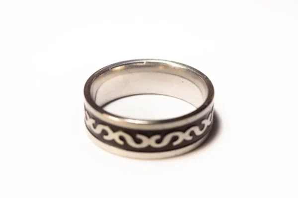 Bague Symboles Argentés et Noirs en Acier Inoxydable - Style Moderne et Épuré