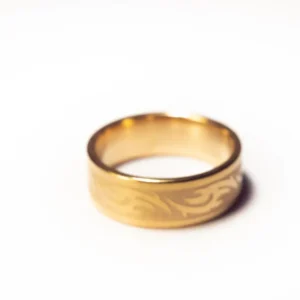 Bague Symboles Dorés en Acier Inoxydable - Design Minimaliste et Élégant