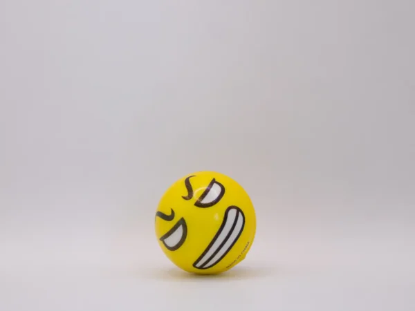 Balle Anti-stress Emoji Jaune Souriante 5cm - Défoulez-vous avec le sourire !