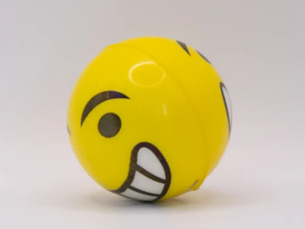Balle Anti-stress Emoji Jaune Souriante 5cm - Défoulez-vous avec le sourire !
