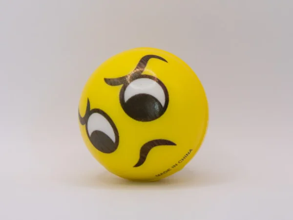 Balle Anti-stress Emoji Jaune Souriante 5cm - Défouloir Amusant et Relaxant en Mousse