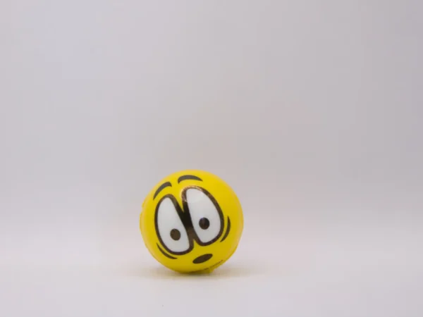 Balle Anti-stress Emoji Jaune Souriante 5cm - Détente et Amusement Garanti