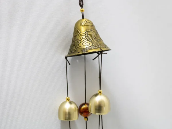 Carillon décoratif sonore à cloche et motifs asiatiques dorés