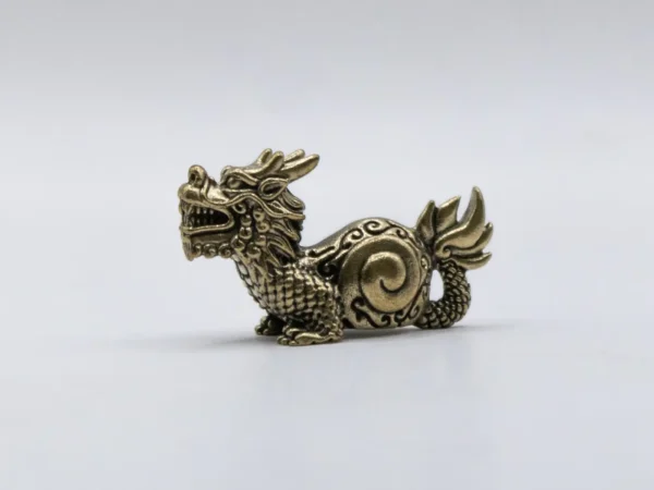 Dragon en Laiton Doré - Figurine Décorative Mythique et Scintillante
