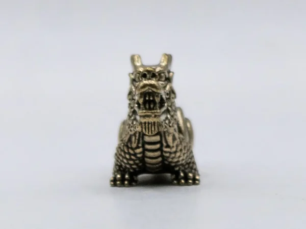 Dragon en Laiton Doré - Figurine Décorative Mythique et Scintillante