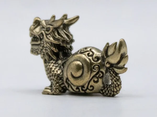 Dragon en Laiton Doré - Figurine Décorative Mythique et Scintillante