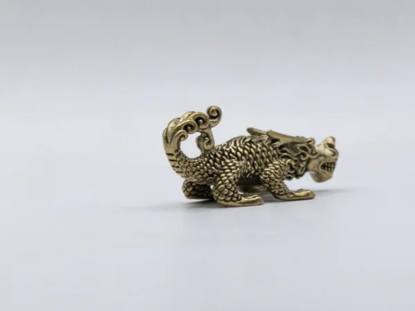 Élégante Sculpture Doré en Laiton de 20cm de Haut - Pièce Unique