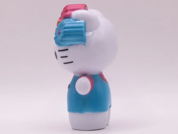Figurine Hello Kitty bleue à fleurs, tenue rose et bleue, en plastique