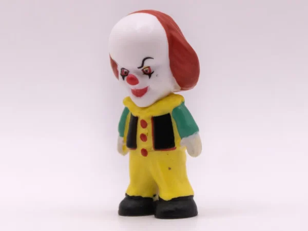 Figurine Horreur Pennywise Jaune - Collection Ça - En Plastique