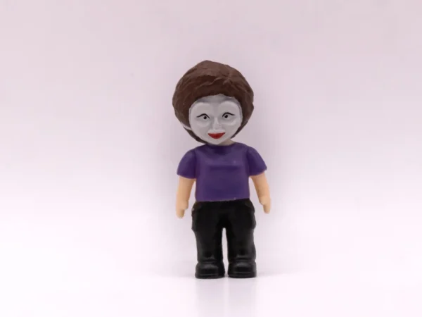 Figurine Horreur The Stranger, personnage masqué violet à collectionner