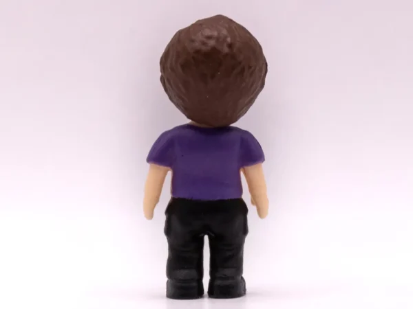 Figurine Horreur The Stranger, personnage masqué violet à collectionner