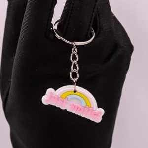 Porte-clés Arc-en-ciel "Just Smile" : Un Accessoire Coloré et Optimiste