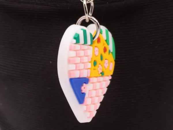Porte-clés Cœur Multicolore à Motifs Floraux et Géométriques