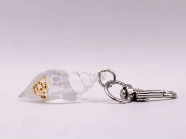 Porte-clés Coquillage Nacré et Doré - Accessoire Été Chic et Tendance