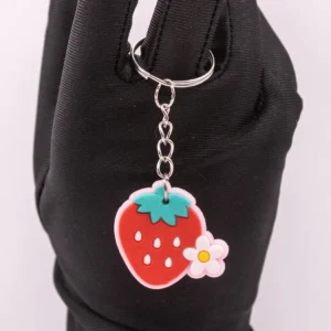 Porte-clés Fraise et Fleur : Un Accessoire Fruité et Floral en Plastique Rouge